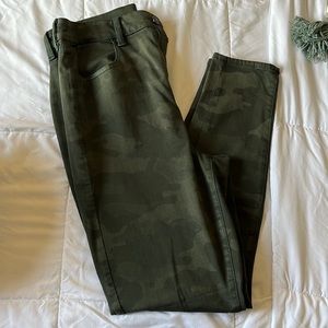 American Eagle Camo pants